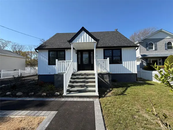 7 E Lakeland Street, Bay Shore, NY 11706