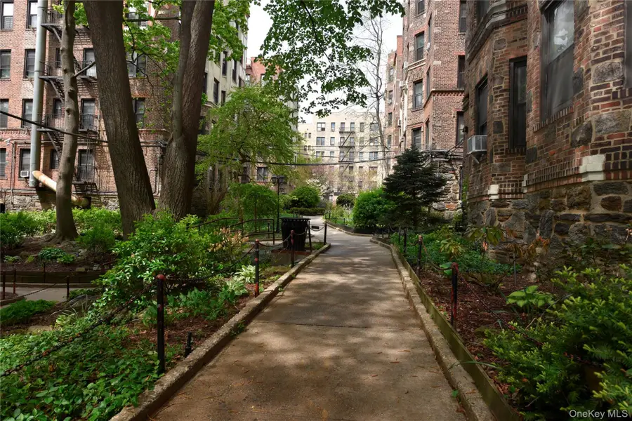 762 Brady Avenue #121, Bronx, NY 10462 - #2