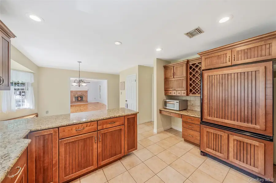 4 Carol Court, Mount Sinai, NY 11766 - #3