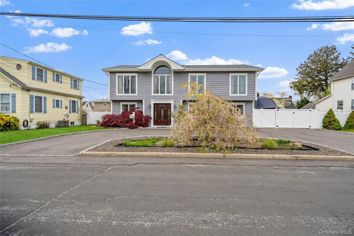 18 Ithaca Street, Lindenhurst, NY 11757 - #1