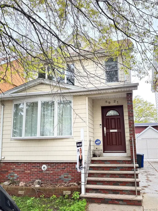 8921 Aubrey Avenue, Glendale, NY 11385