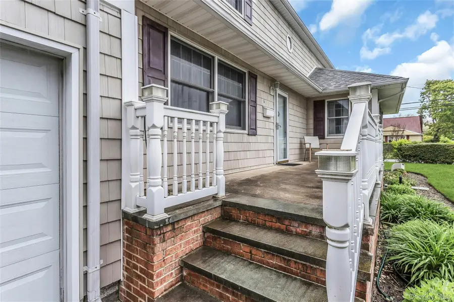 604 Center Briarwood Avenue, West Islip, NY 11795 - #3