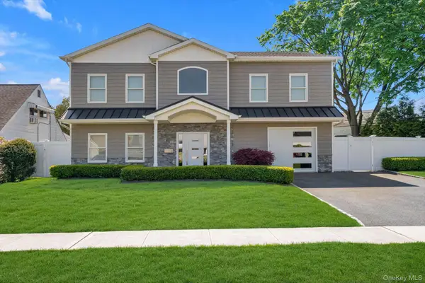 41 Patience Lane, Westbury, NY 11590