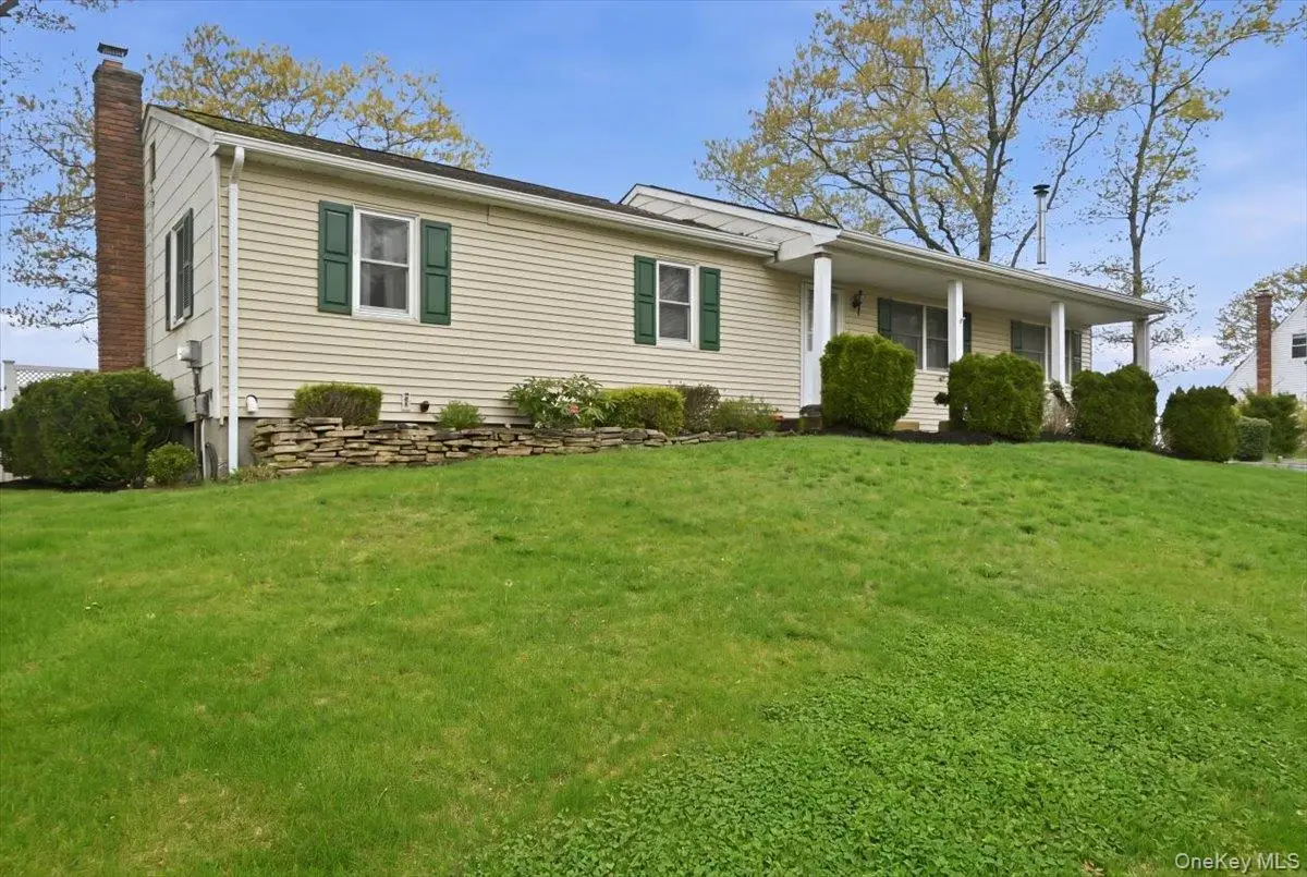 258 Oakland Avenue, Miller Place, NY 11764 - #1