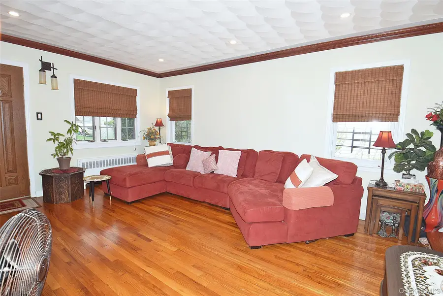 8217 263rd Street, Glen Oaks, NY 11004 - #3