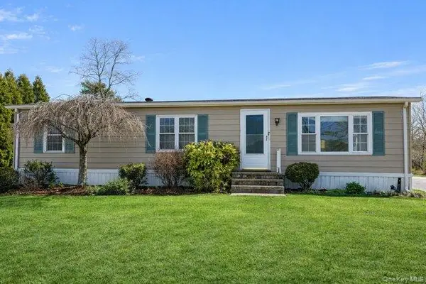 1661 Old Country Road Unit #415 #415, Riverhead, NY 11901