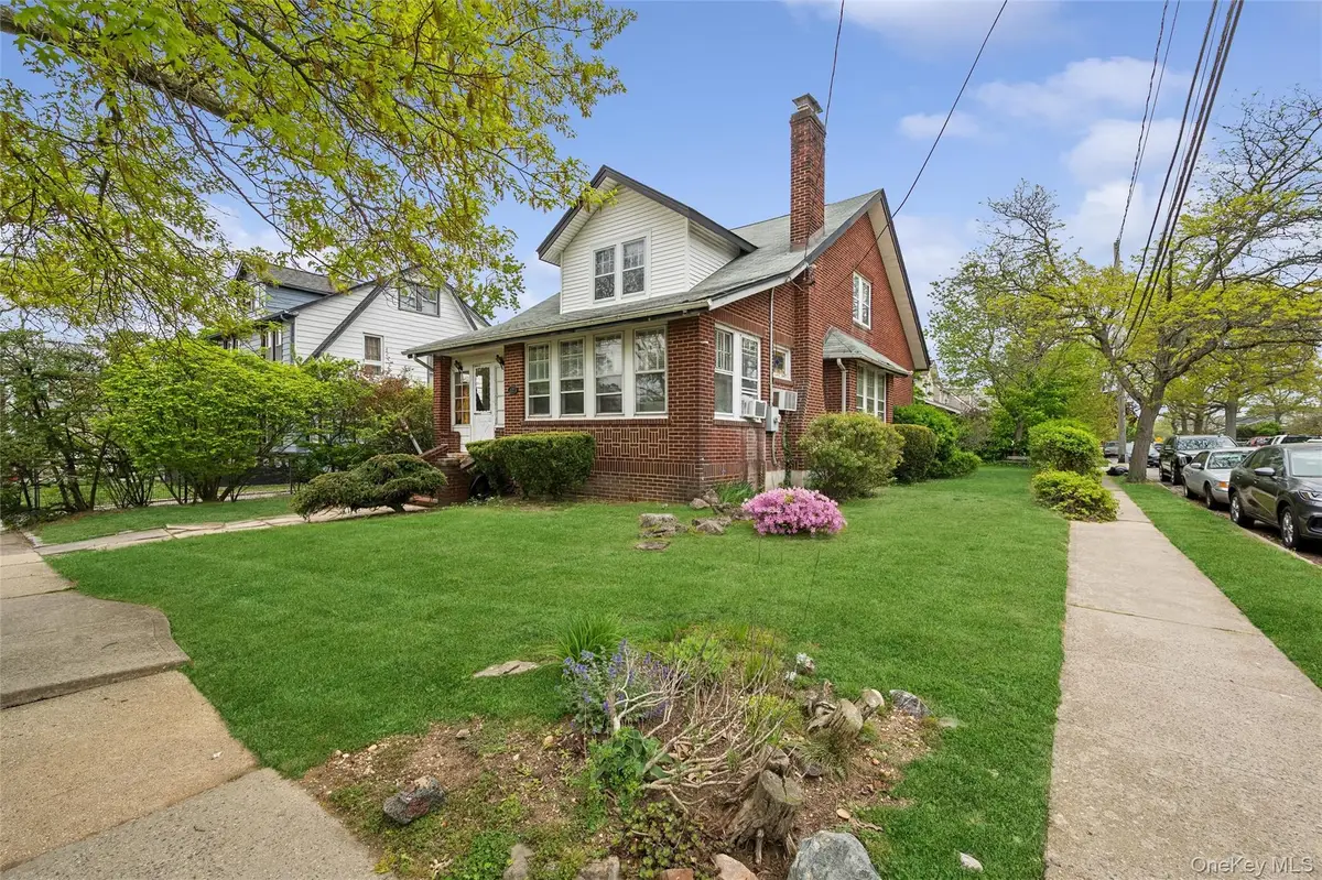 12 Harvard Avenue, Hewlett, NY 11557 - #1