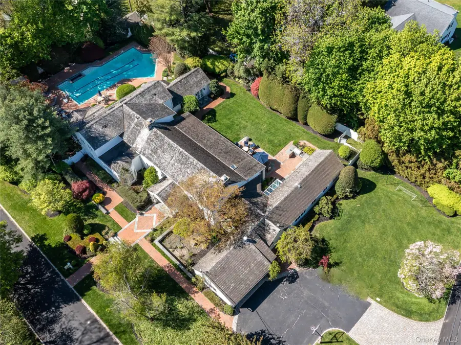 2 Aspen Place, Great Neck, NY 11021 - #3