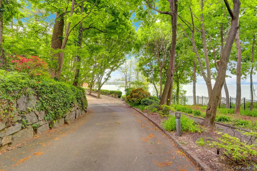 35 Sunview Drive, Glen Cove, NY 11542 - #2