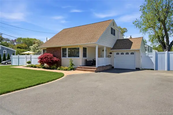 149 Raleigh Lane, West Islip, NY 11795