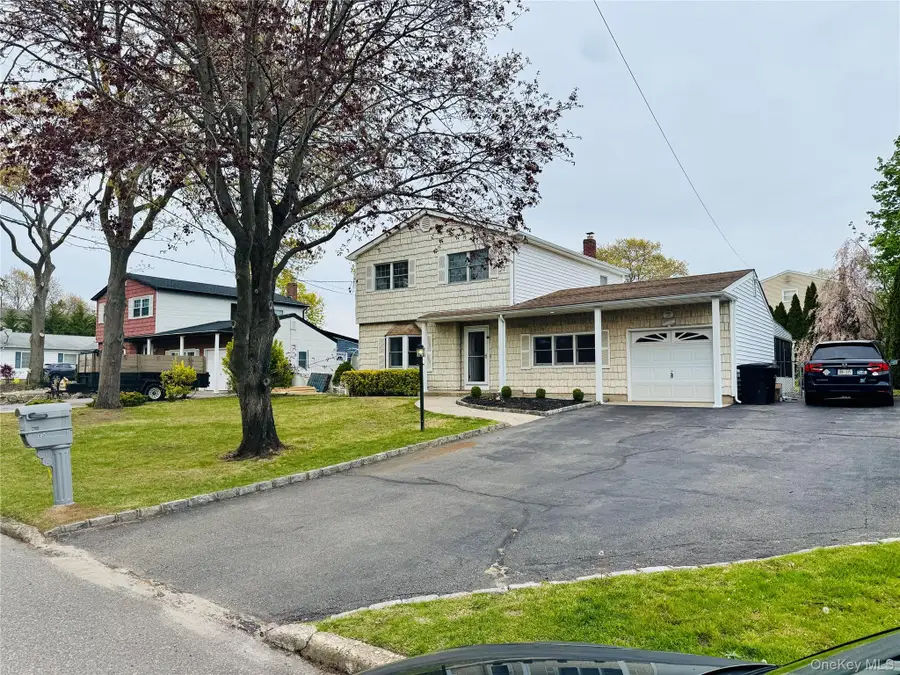195 Maple Street, Medford, NY 11763 - #3