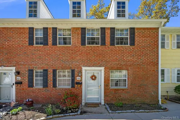 404 Towne House Village #404, Islandia, NY 11749