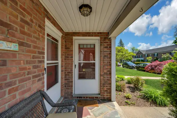 45 Robins Crescent #45, New Rochelle, NY 10801
