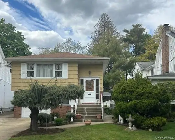 30 Malverne Avenue, Malverne, NY 11565