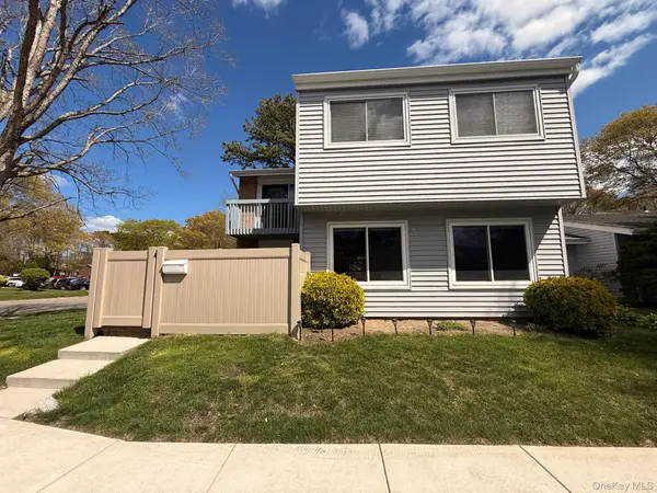 212 Springmeadow Drive #M, Holbrook, NY 11741