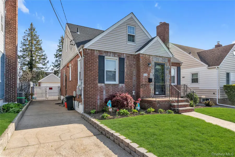 1125 Esther Street, Franklin Square, NY 11010 - #2