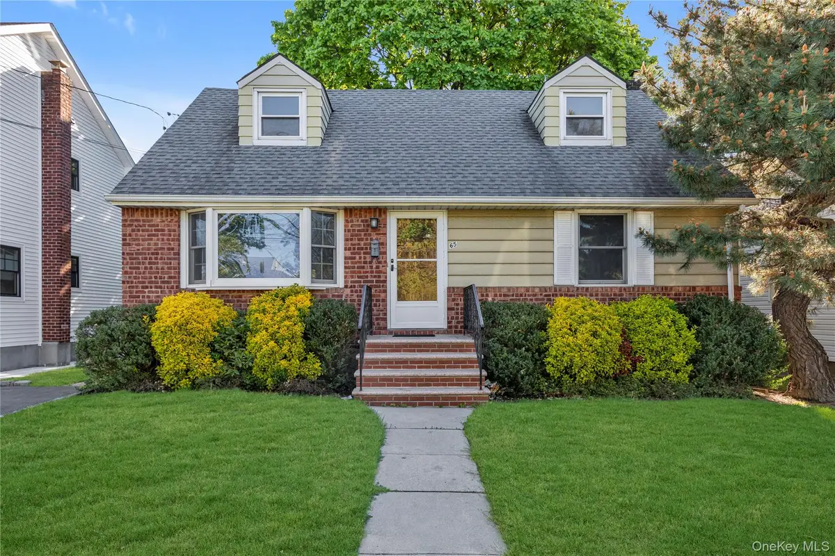65 Grant Avenue, Albertson, NY 11507 - #1