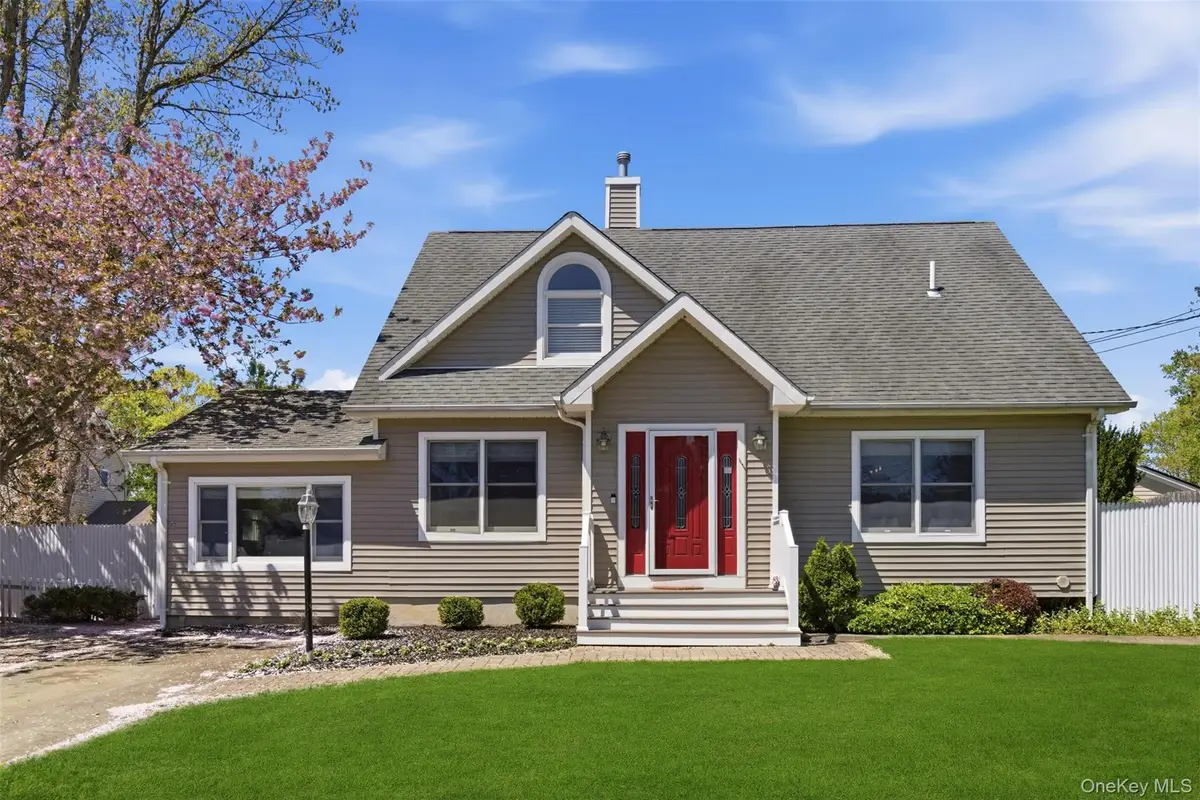 5 E Haven Lane, East Northport, NY 11731 - #1