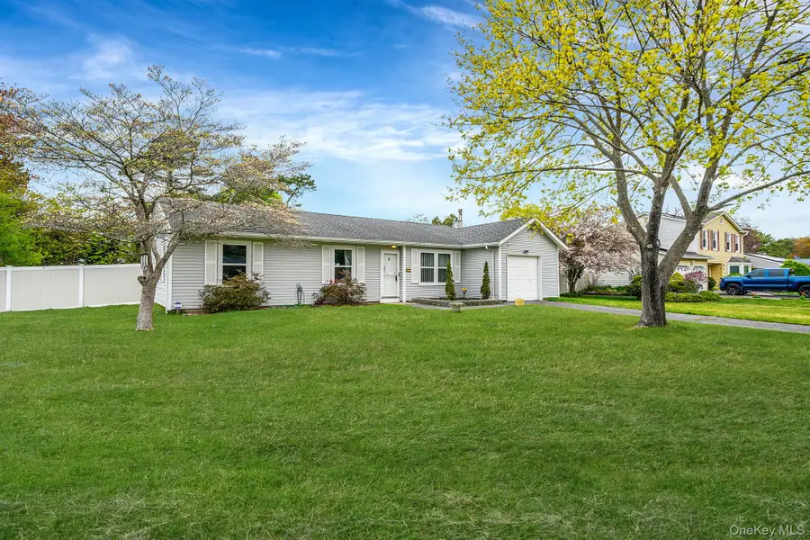 6 Lisa Court, Medford, NY 11763 - #2