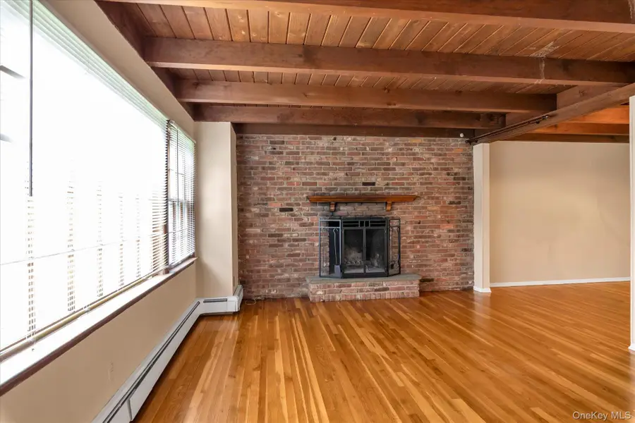 21 Beech Place, Huntington, NY 11743 - #3