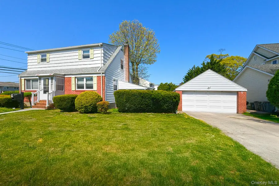 36 Millwood Lane, Merrick, NY 11566 - #3