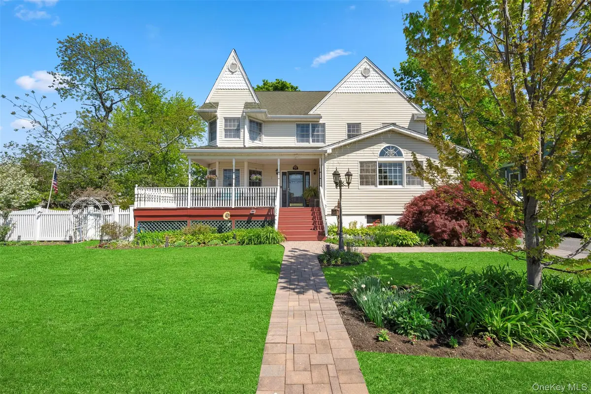 25 Bolton Street, Lindenhurst, NY 11757 - #1