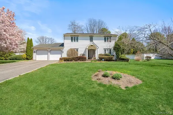 18 Lincoln Avenue, Dix Hills, NY 11746