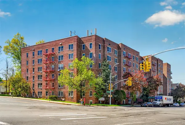 241-20 Northern Boulevard #4P, Little Neck, NY 11362