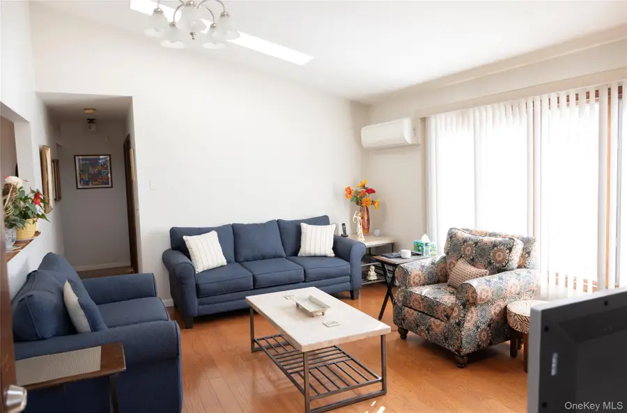 18 Yale Street, Islip, NY 11751 - #2