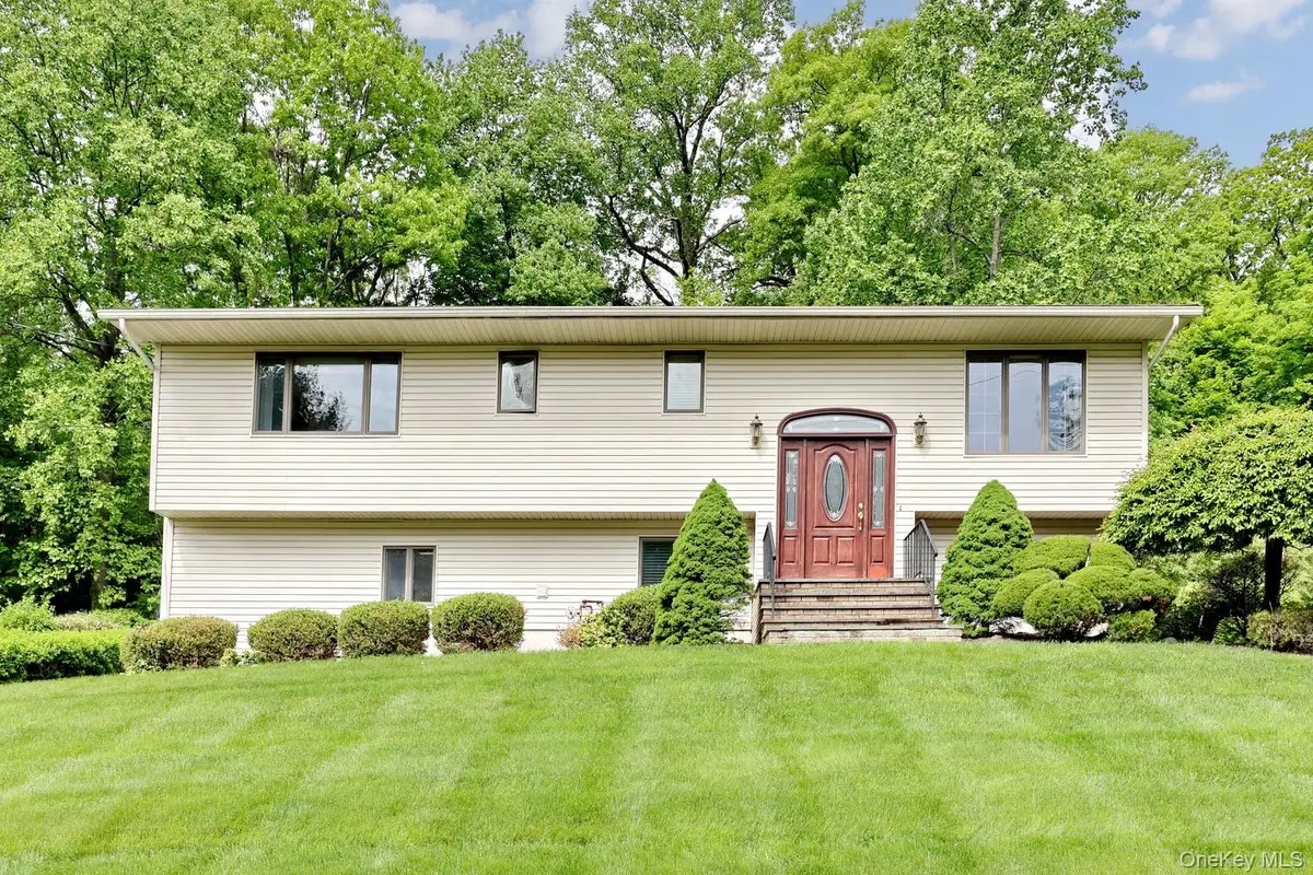 8 Medford Place, Nanuet, NY 10954 - #1