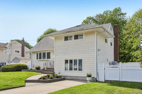 7 Bowden Drive, Huntington Station, NY 11746