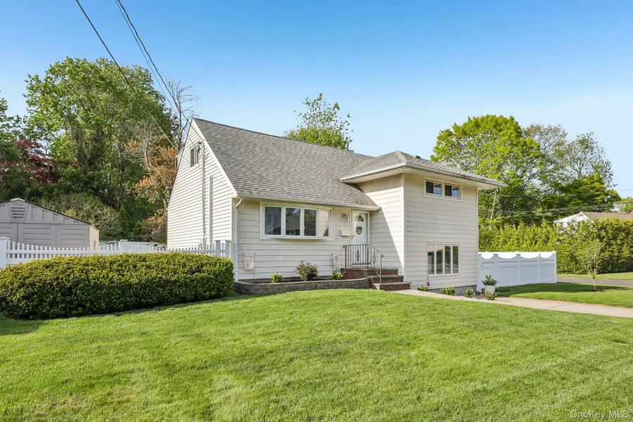 7 Bowden Drive, Huntington Station, NY 11746 - #3