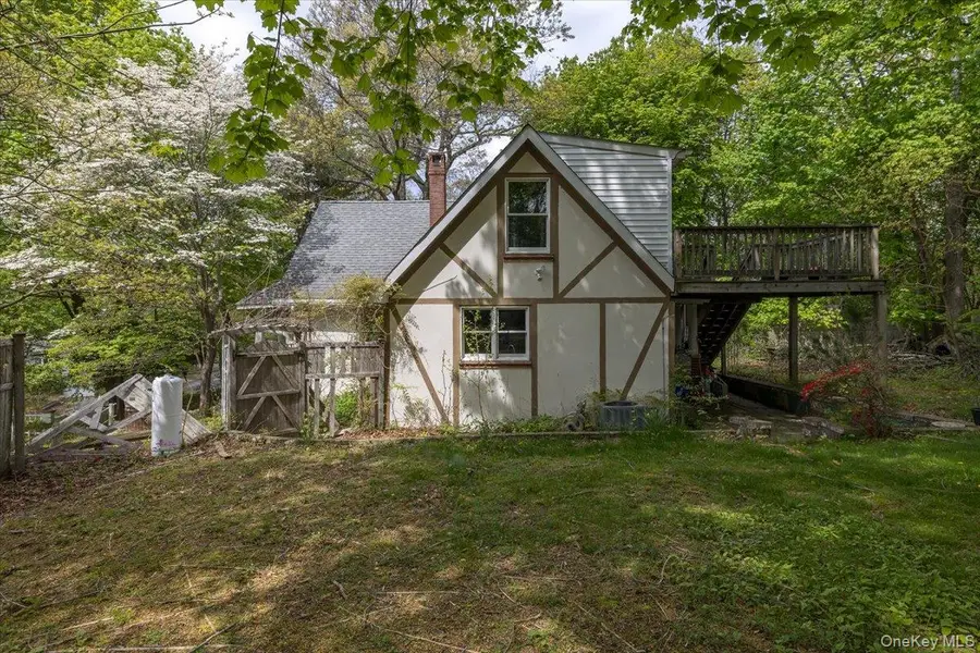 7 Amagansett Drive, Sound Beach, NY 11789 - #3