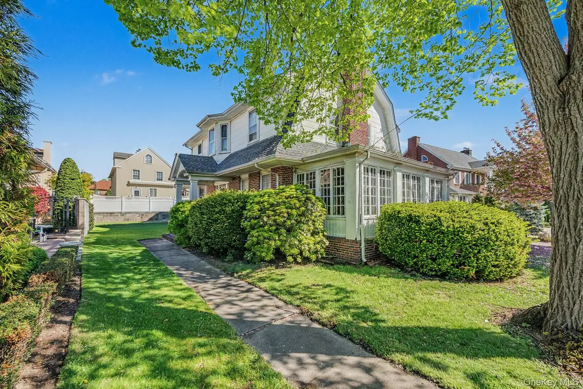27 Center Drive, Whitestone, NY 11357 - #1