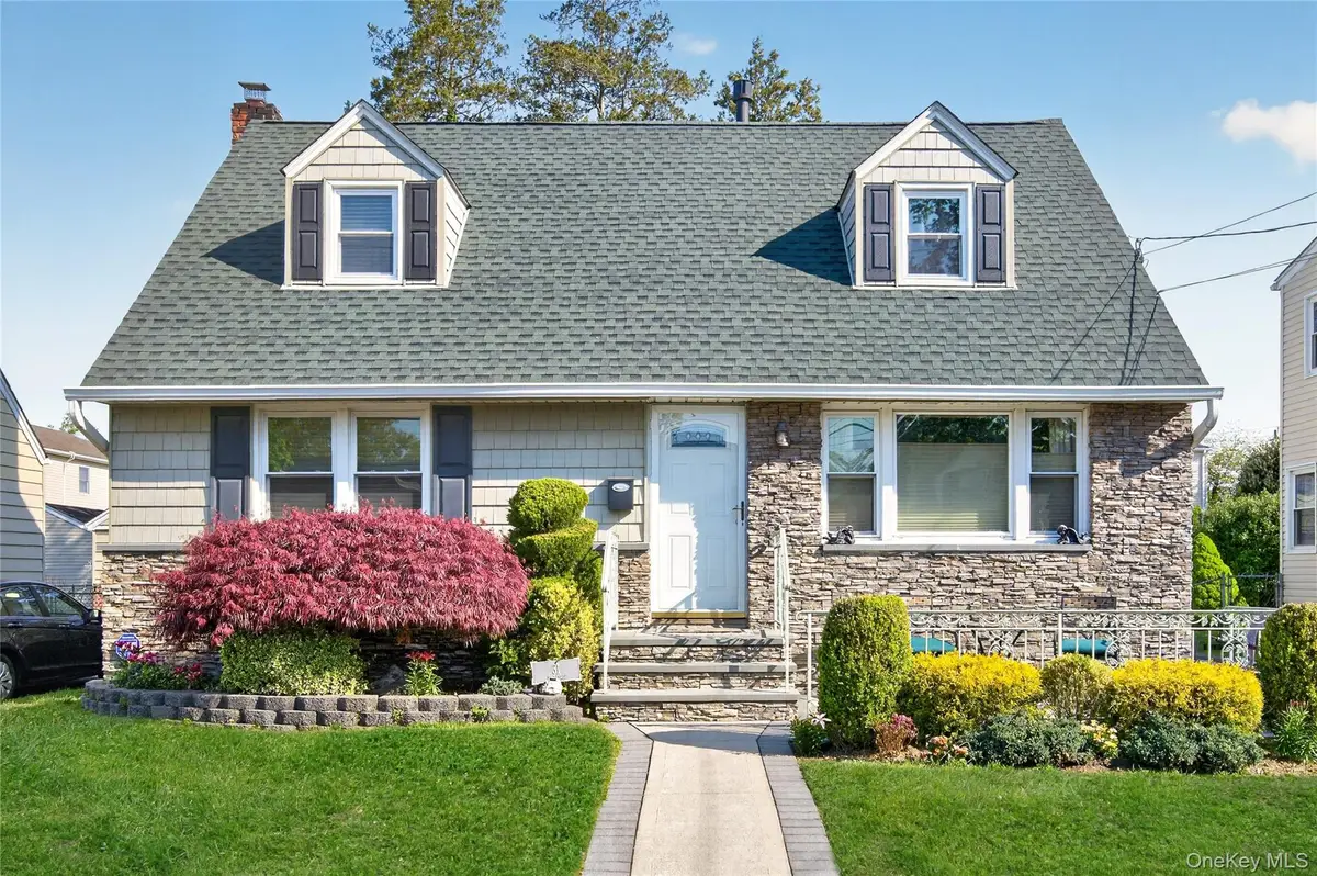 31 Broadway, New Hyde Park, NY 11040 - #1