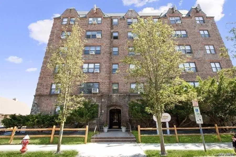 141 Wyckoff Place #4A, Woodmere, NY 11598 - #1