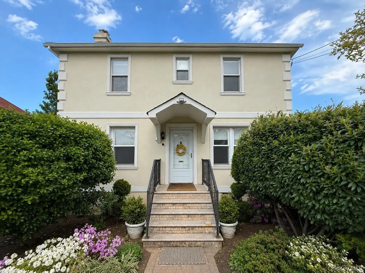 20 Locust Street, Manhasset, NY 11030 - #1