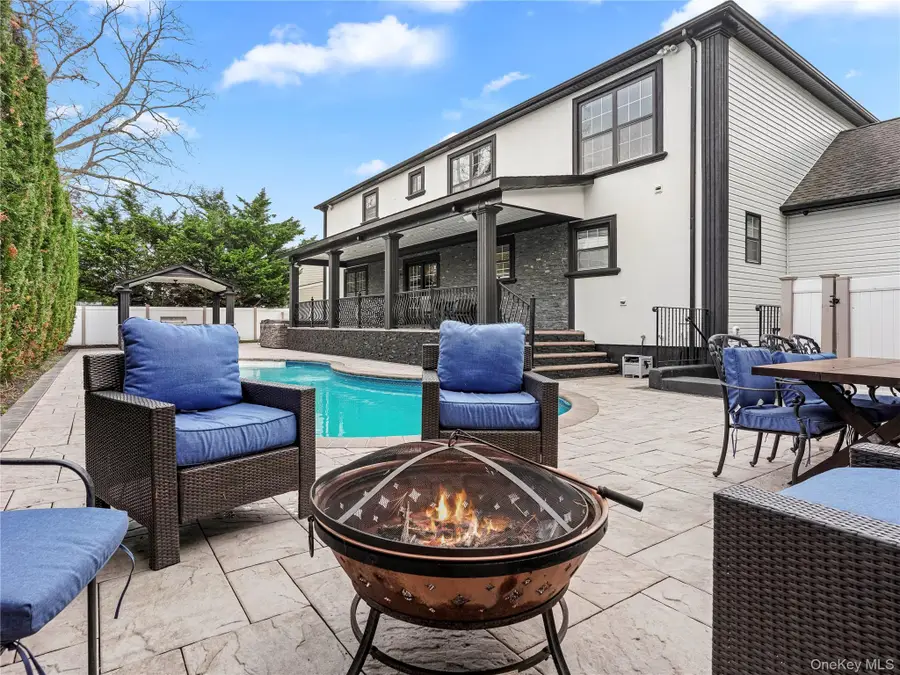 250 N 5th Street, Lindenhurst, NY 11757 - #3