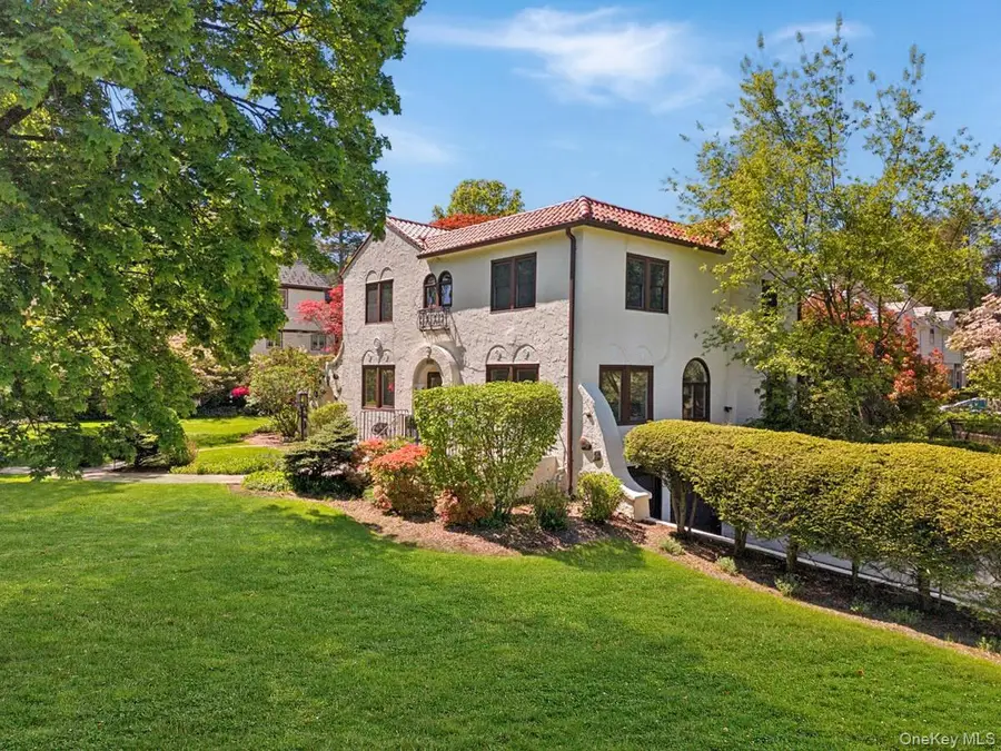 62 Broadfield Road, New Rochelle, NY 10804 - #2