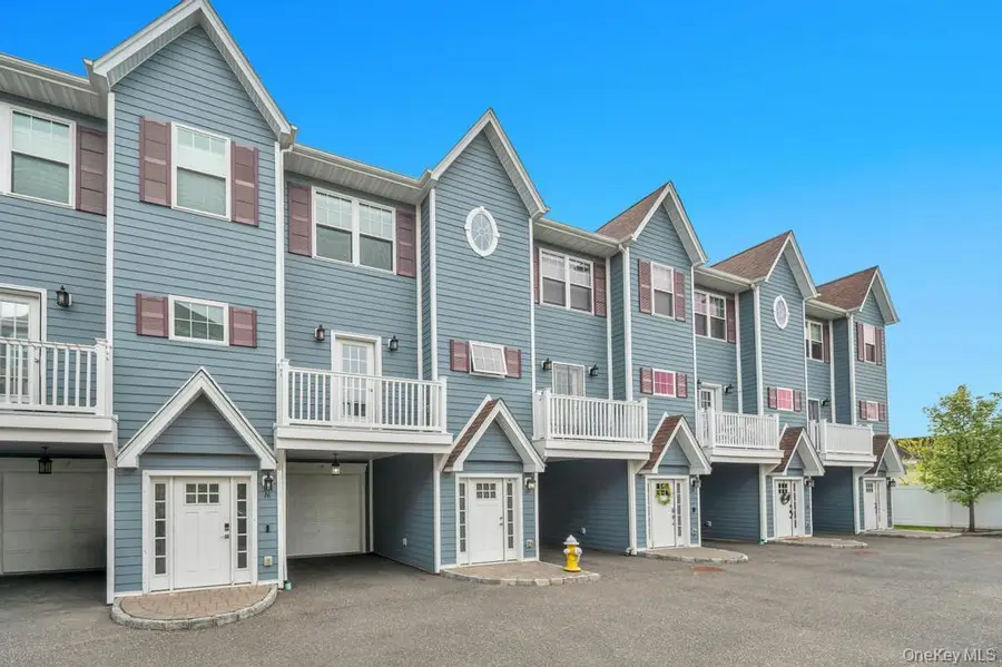 18 Hearthstone Court, Farmingdale, NY 11735 - #2