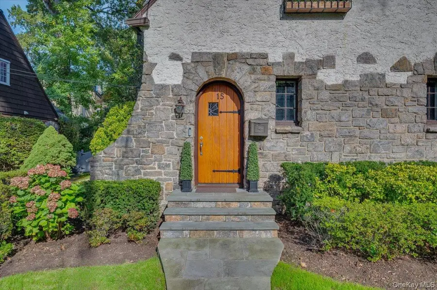 15 Kingsbury Road, New Rochelle, NY 10804 - #3