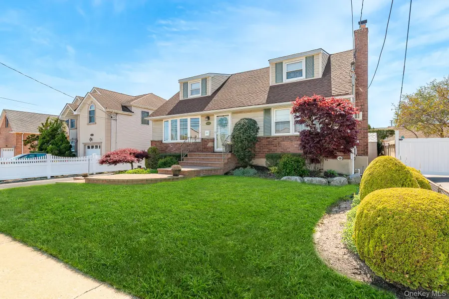 2572 S Saint Marks Avenue, Bellmore, NY 11710 - #2