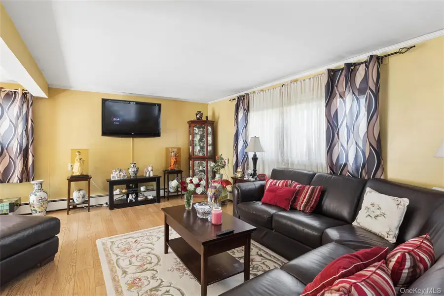 6 Clarke Street, Brentwood, NY 11717 - #3