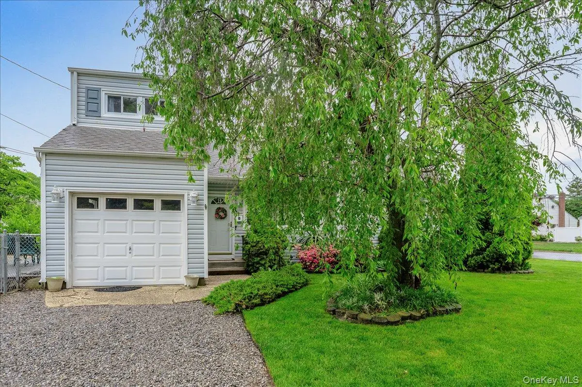 18 Kelly Place, Deer Park, NY 11729 - #1
