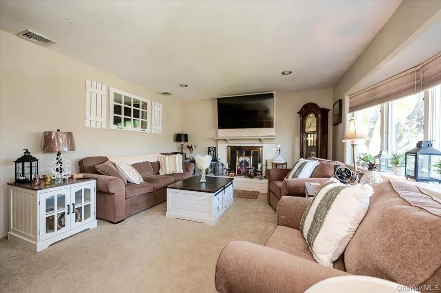 37 Wellesley Lane, Hicksville, NY 11801 - #2