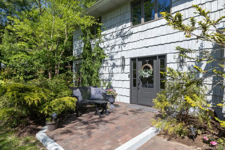 22 Stonehurst Lane, Dix Hills, NY 11746 - #2