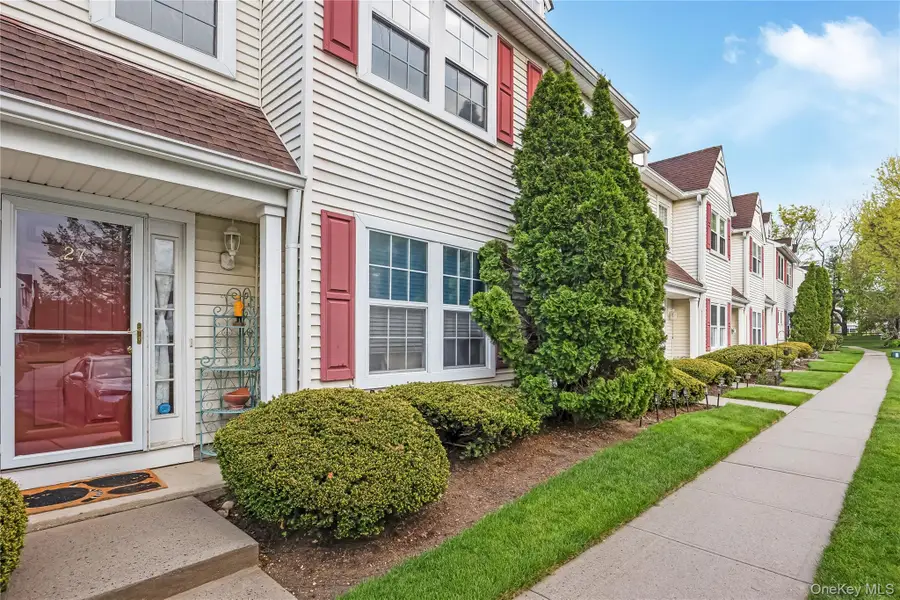 27 Stratford Green, Farmingdale, NY 11735 - #2