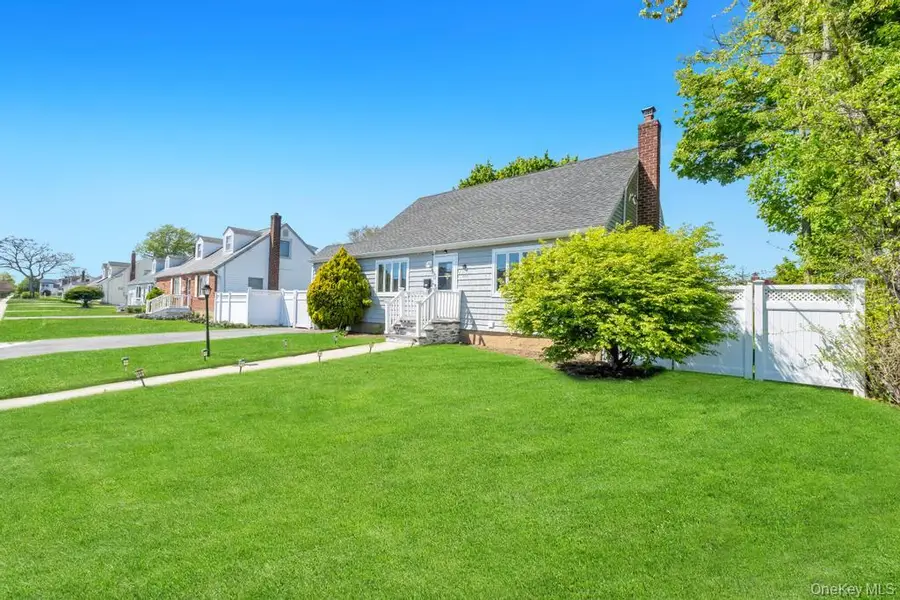 259 N Rutherford Avenue, Massapequa, NY 11758 - #2