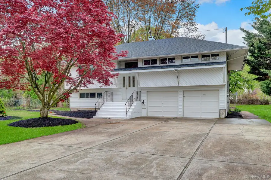 256 Vanderbilt Avenue, Brentwood, NY 11717 - #2