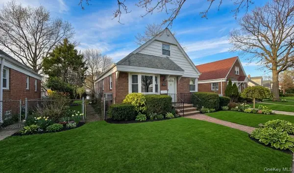 7918 257th Street, Glen Oaks, NY 11004